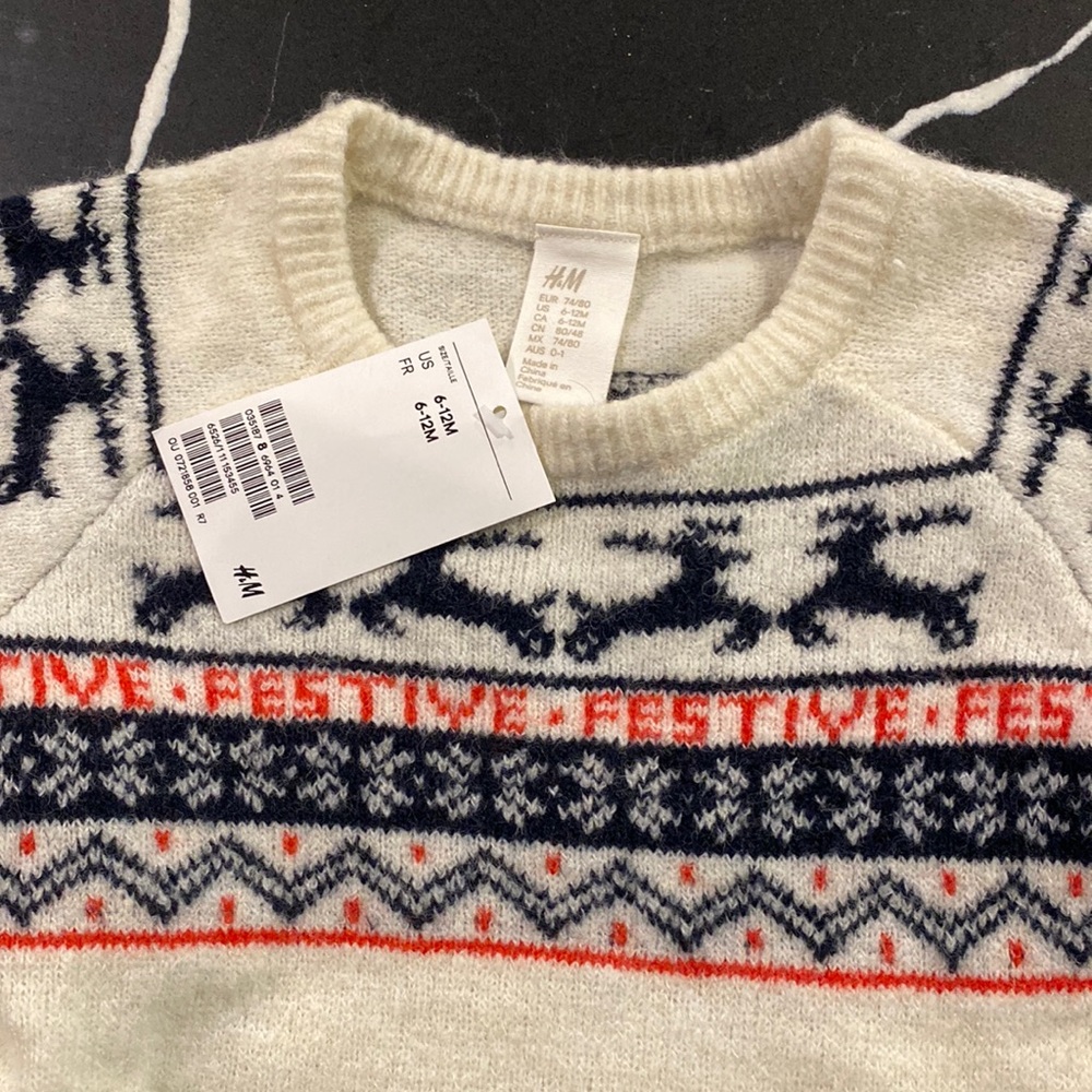 NWT H&M Festive deer Christmas sweater — very comfortable and stylish